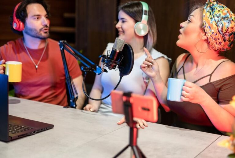 W świecie filmów, w świecie popkultury. Polskie podcasty o sztuce, które warto znać